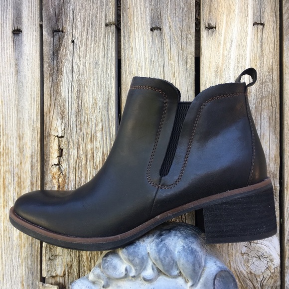 Kork-Ease Shoes - NWT Korks Kork-Ease Tea Bootie Leather Black 7